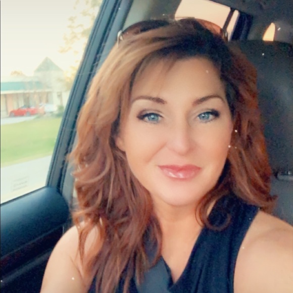 Meet your Posher, Emily - Picture 3 of 3